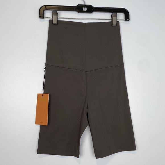 NWT Girlfriend Collective Women’s High Rise Bike Shorts in Gray sz XS - Picture 3 of 4